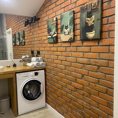 «Гори́Ще На Площі Польський Ринок» Apartman Kamjanyi Potoki Kültér fotó