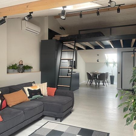 «Гори́Ще На Площі Польський Ринок» Apartman Kamjanyi Potoki Kültér fotó