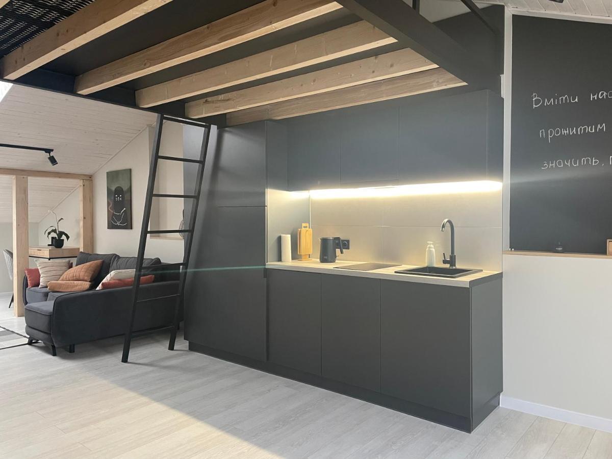«Гори́Ще На Площі Польський Ринок» Apartman Kamjanyi Potoki Kültér fotó