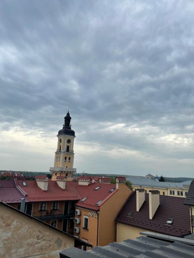 «Гори́Ще На Площі Польський Ринок» Apartman Kamjanyi Potoki Kültér fotó