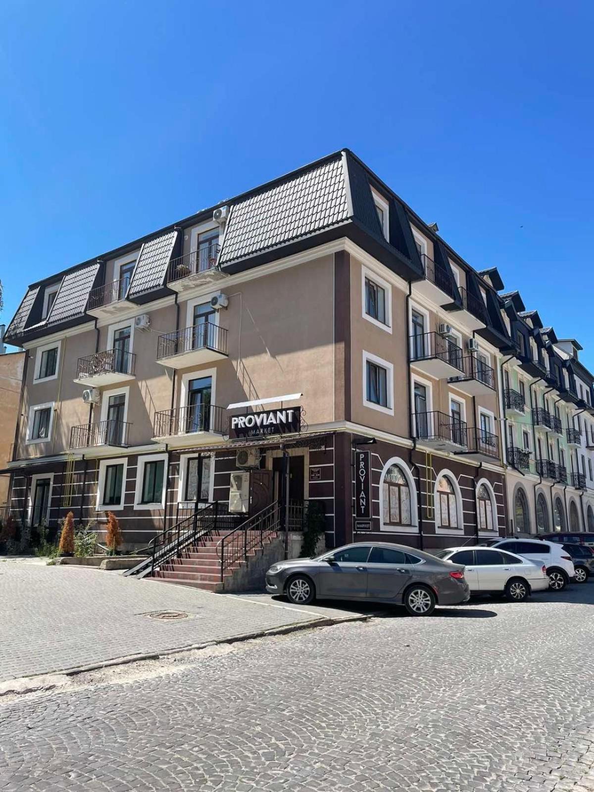 «Гори́Ще На Площі Польський Ринок» Apartman Kamjanyi Potoki Kültér fotó