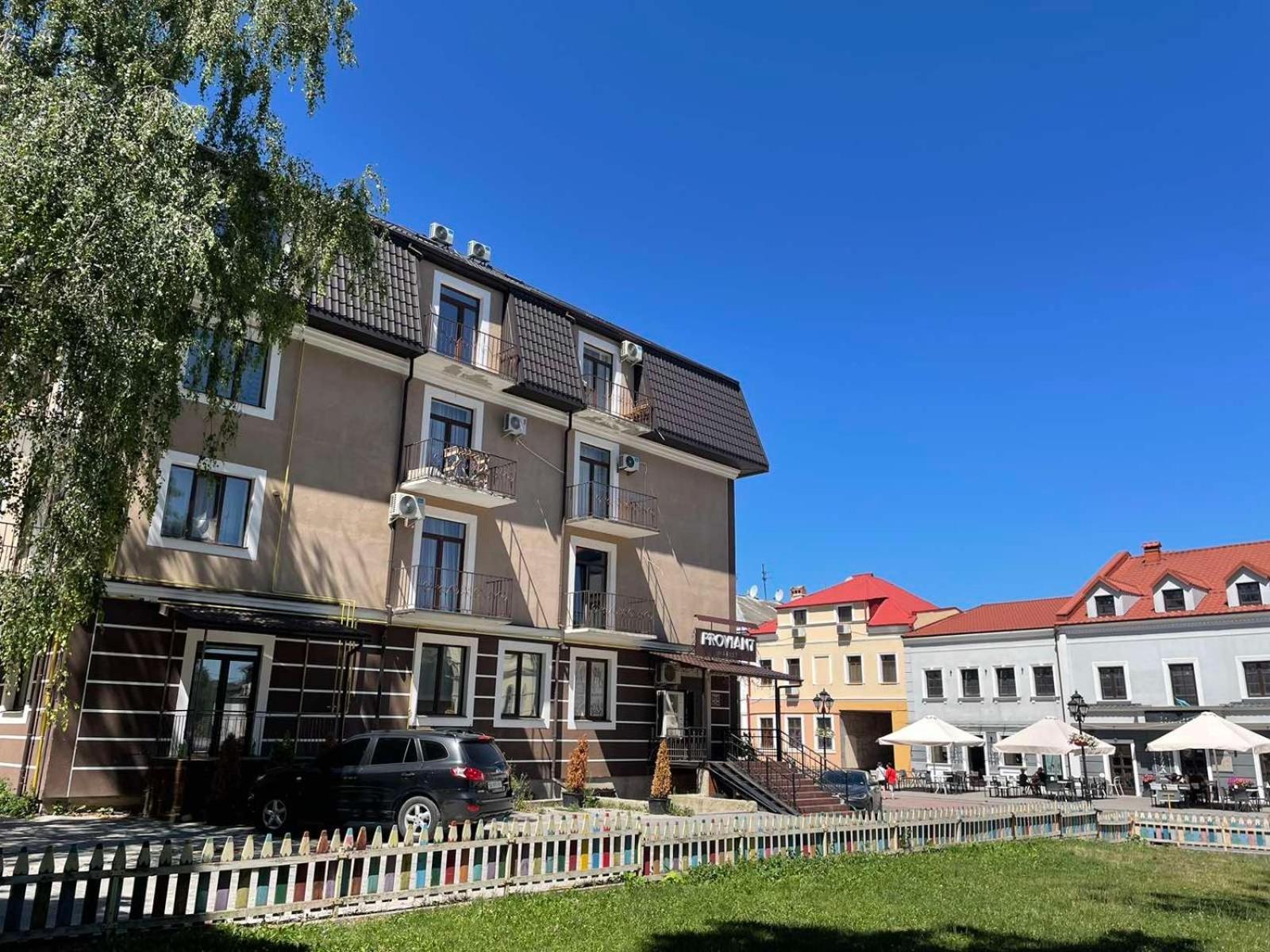 «Гори́Ще На Площі Польський Ринок» Apartman Kamjanyi Potoki Kültér fotó