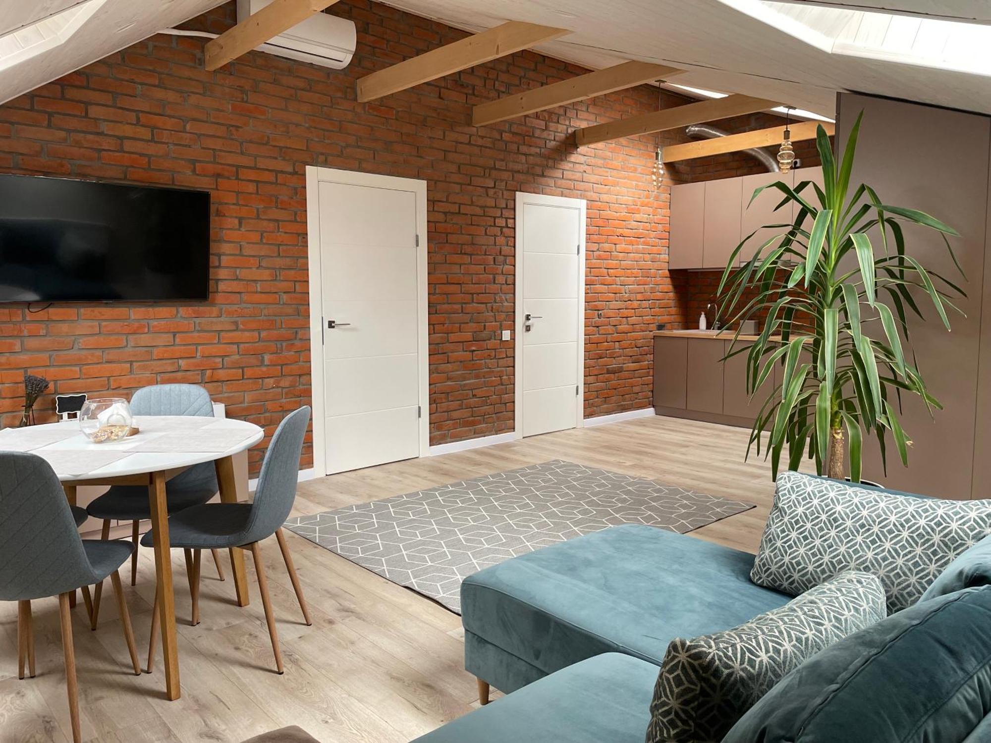 «Гори́Ще На Площі Польський Ринок» Apartman Kamjanyi Potoki Kültér fotó