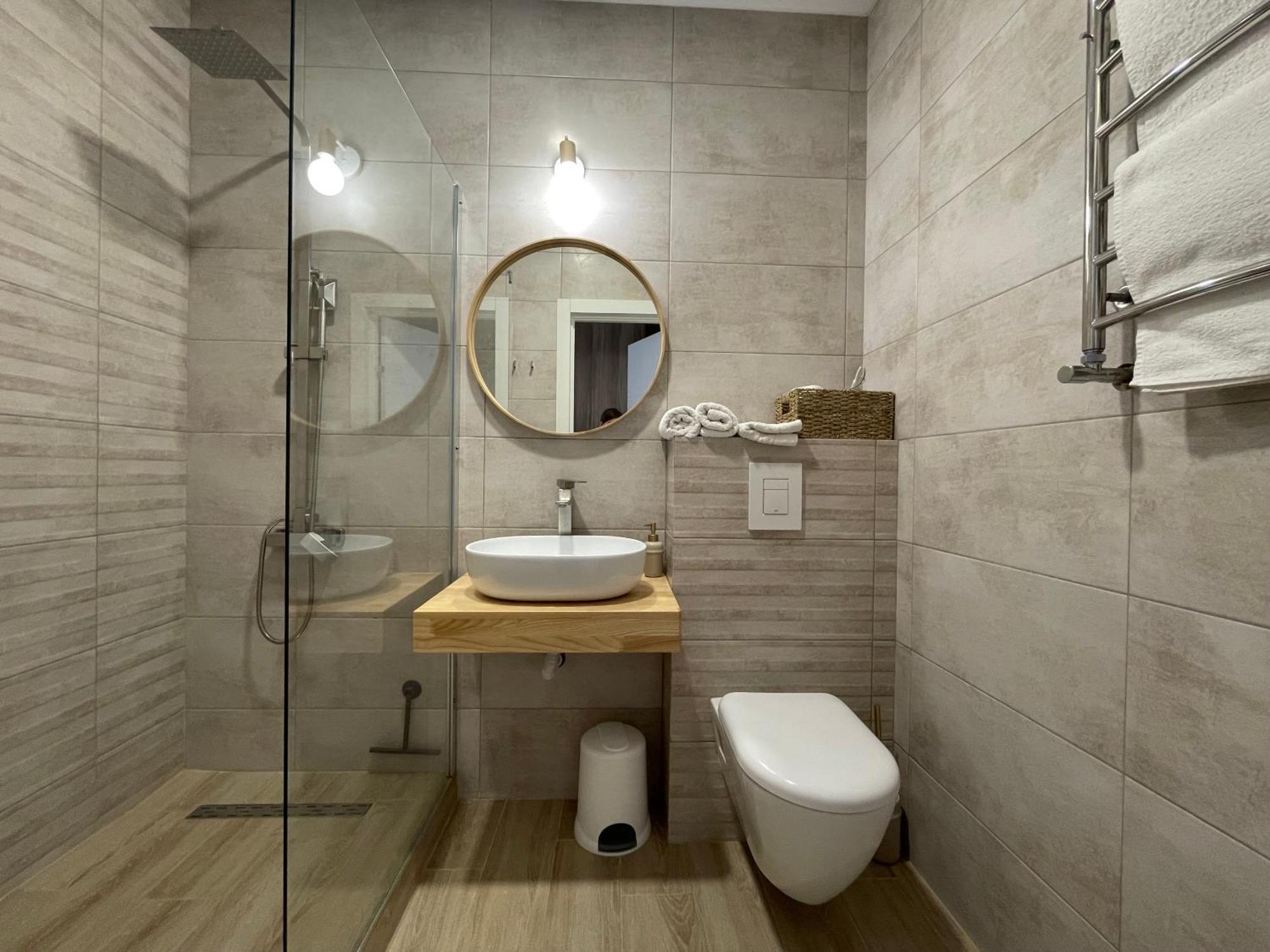 «Гори́Ще На Площі Польський Ринок» Apartman Kamjanyi Potoki Szoba fotó
