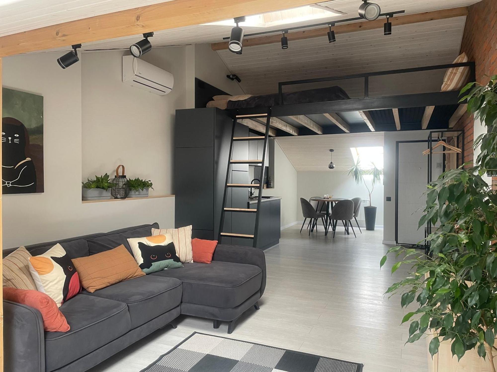 «Гори́Ще На Площі Польський Ринок» Apartman Kamjanyi Potoki Kültér fotó